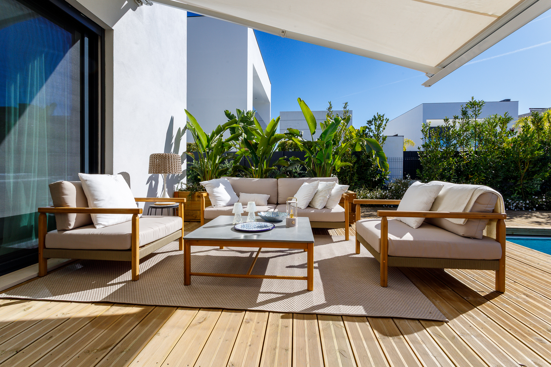 L71A2300.jpg - Outside Garden Feature