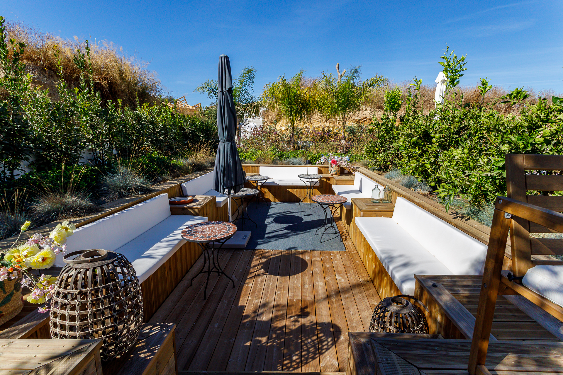 L71A2309.jpg - Outside Garden Feature