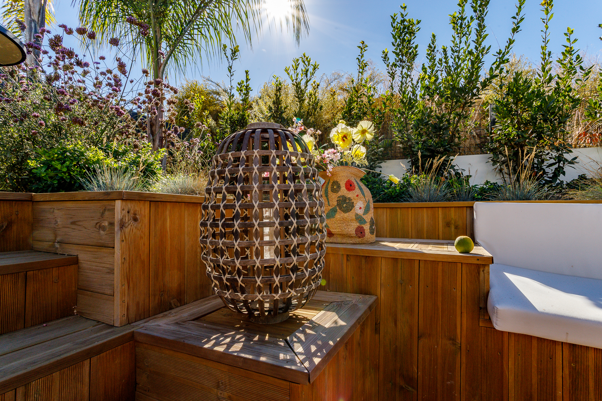 L71A2347.jpg - Outside Garden Feature