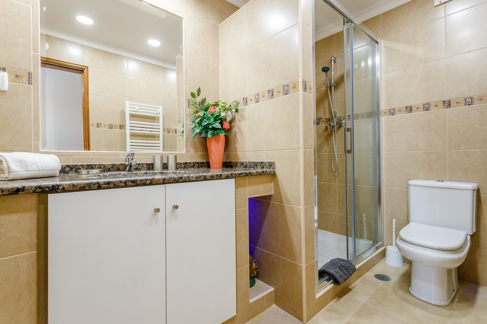 L71A4424.jpg - Bathroom