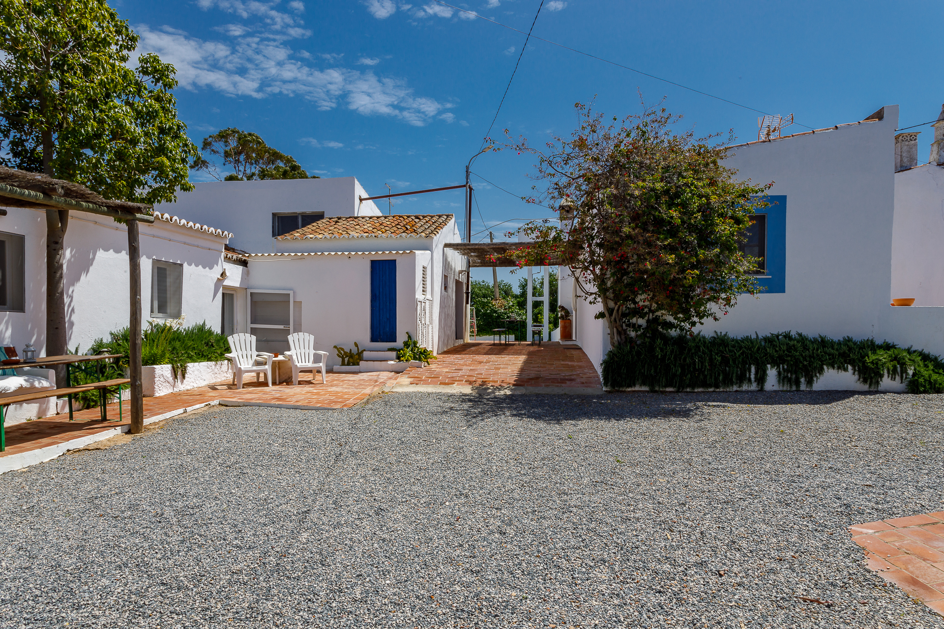 L71A8761.jpg - Outside View